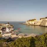 ...contrapponendosi al millenario Castello di Santo Stefano che sorge sull�altra sponda dell�insenatura